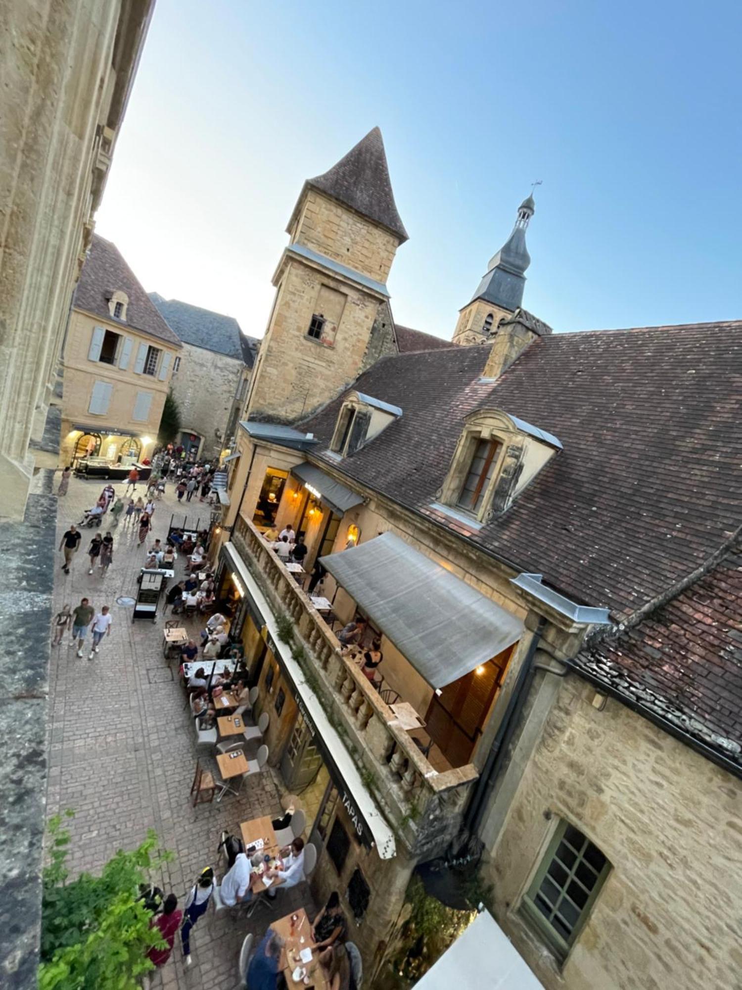 Au Coeur Du Centre Historique De Sarlat Apartment Exterior photo